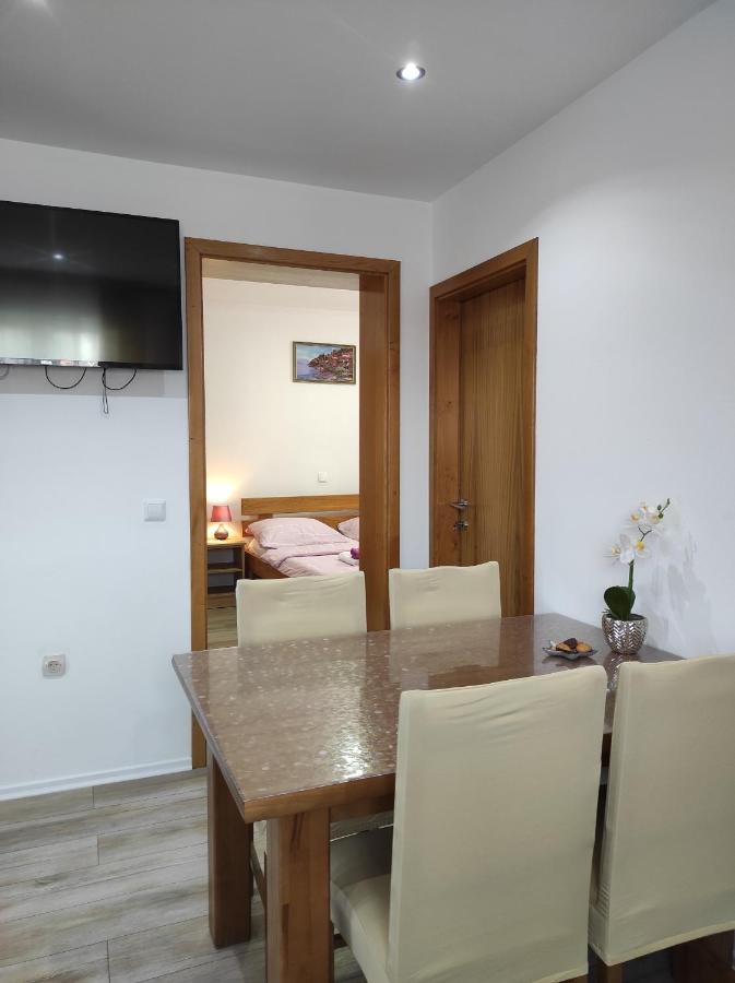 Apartman Jakov ราโควิซา ภายนอก รูปภาพ
